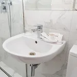 Dream Hotel *